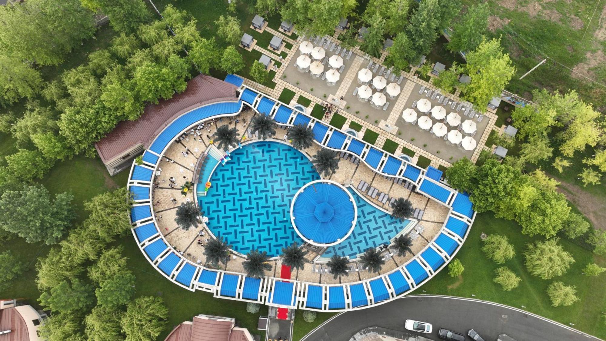 Multi Grand Pharaon Hotel Ptghni Exterior foto