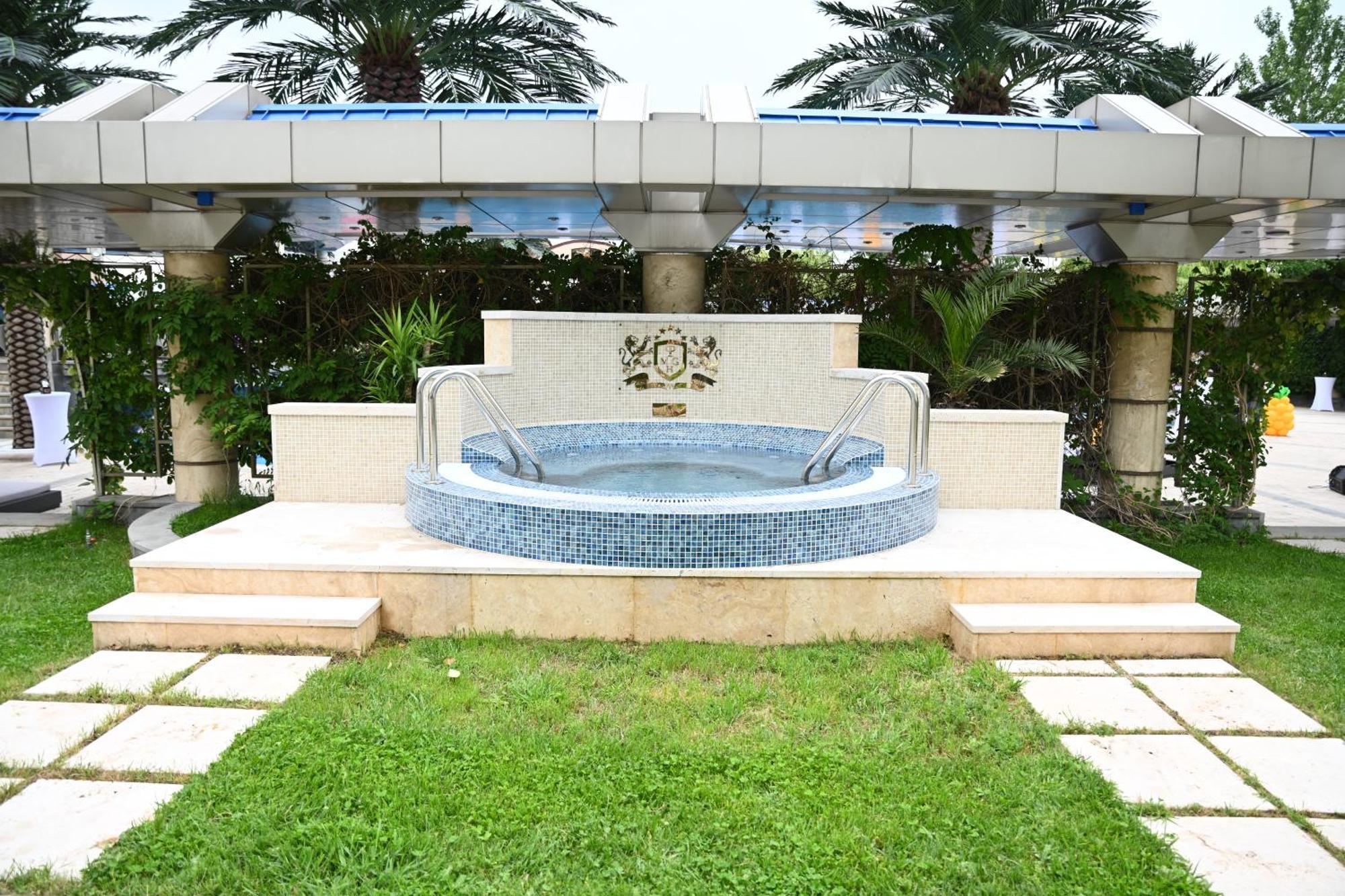 Multi Grand Pharaon Hotel Ptghni Exterior foto