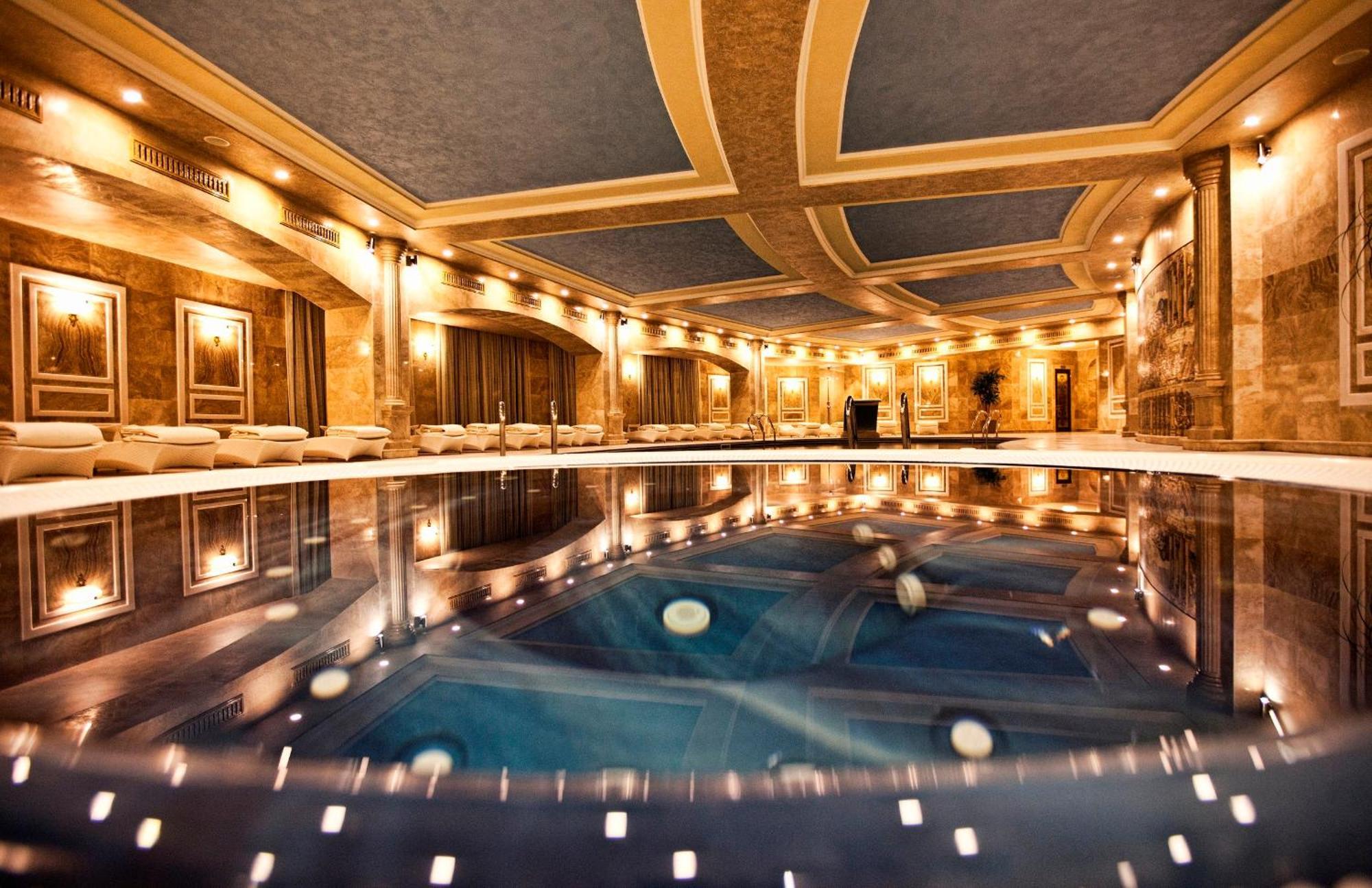 Multi Grand Pharaon Hotel Ptghni Exterior foto