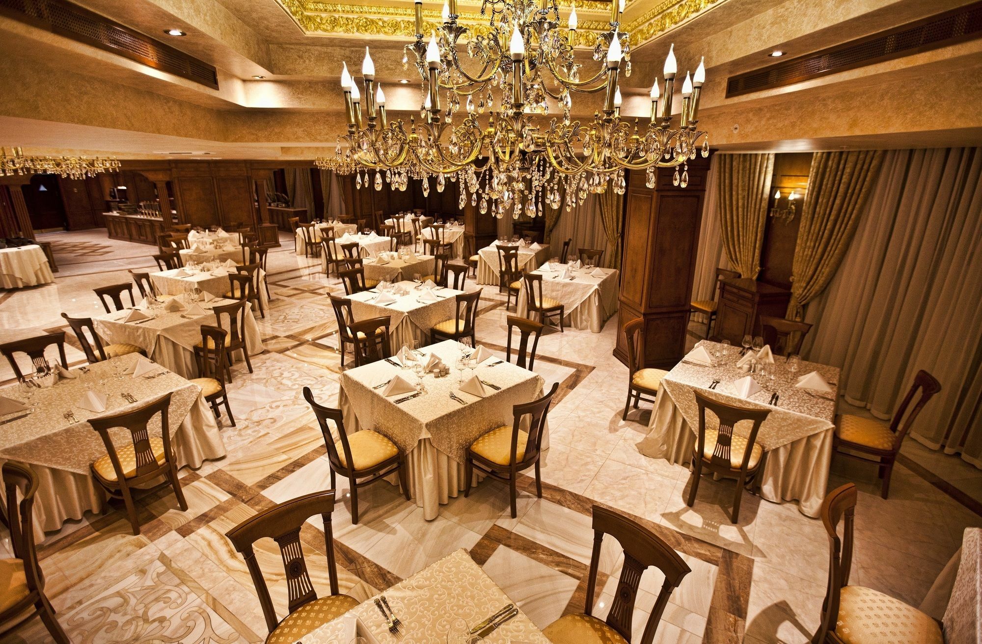 Multi Grand Pharaon Hotel Ptghni Exterior foto