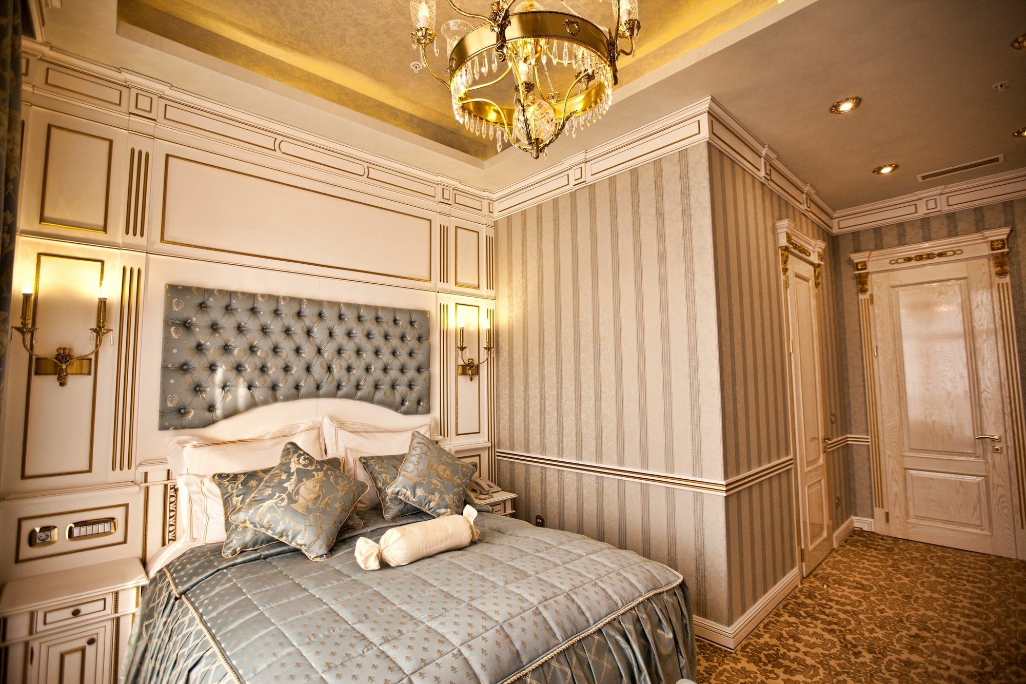 Multi Grand Pharaon Hotel Ptghni Exterior foto